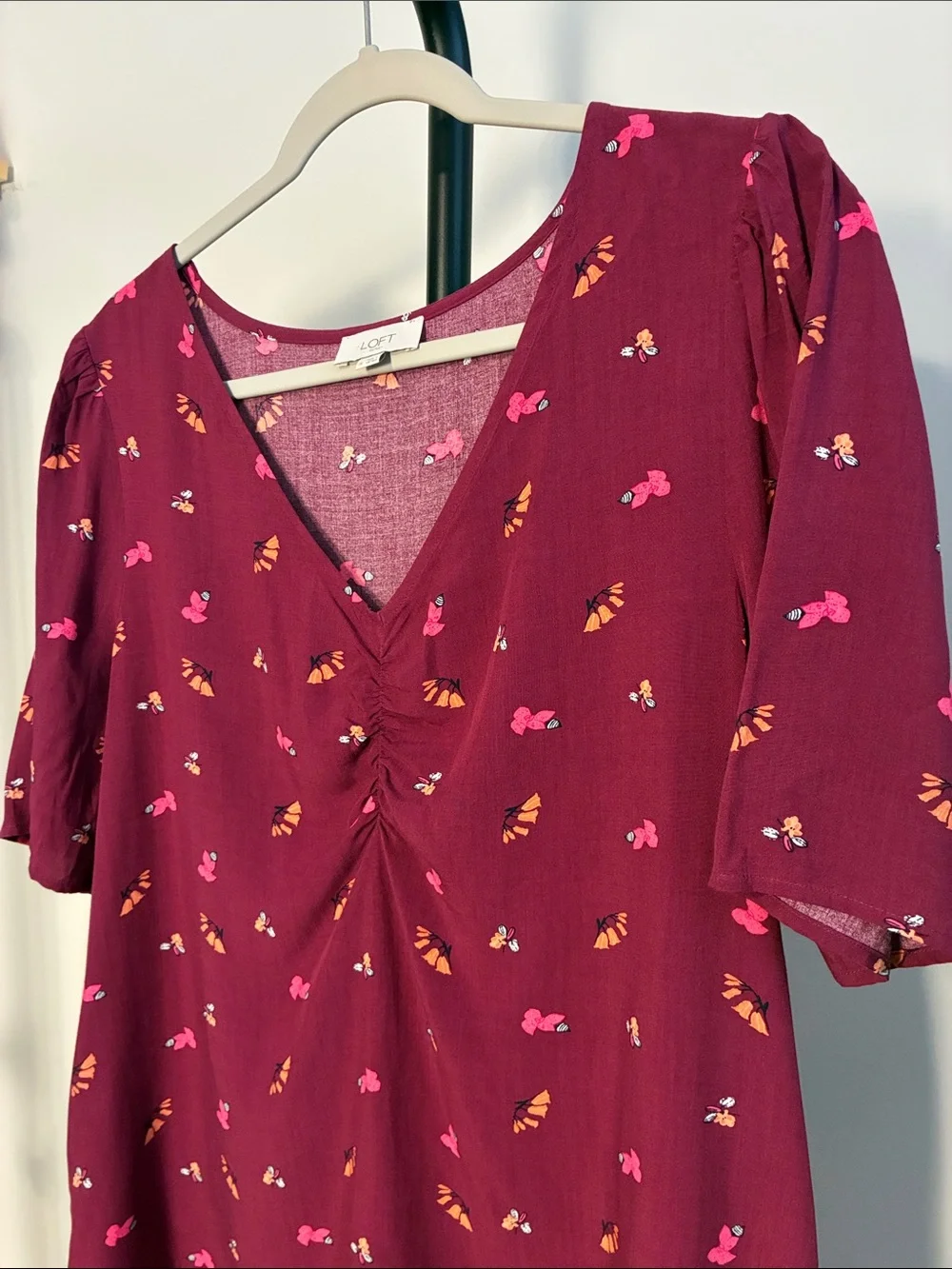 LOFT Top Purple V-Neck Short Sleeve Blouse Pink & Orange Floral Medium